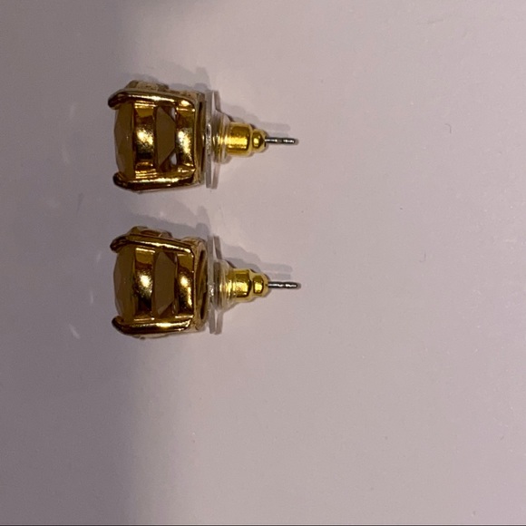 Cream/peach Kate side earrings - Picture 5 of 5